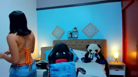 miiaabloom online show from August 5, 11:03 pm