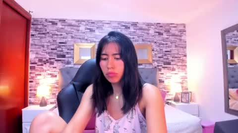 miiaabloom online show from August 10, 10:55 pm