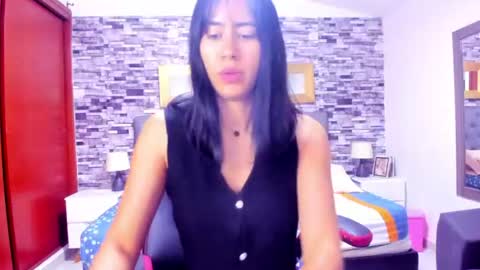 miiaabloom online show from August 12, 6:43 pm