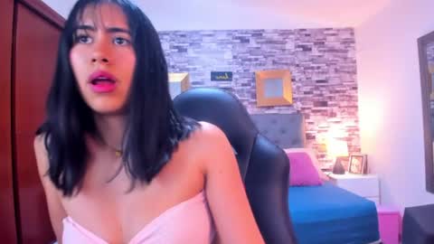 miiaabloom online show from August 12, 10:01 pm