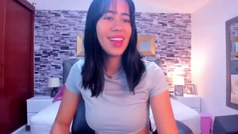 miiaabloom online show from August 13, 1:58 pm