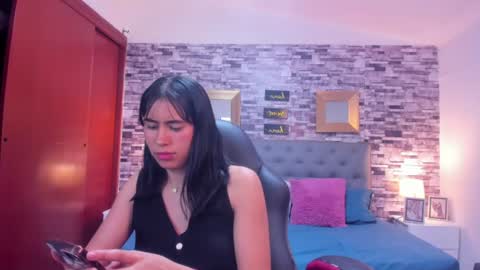 miiaabloom online show from August 14, 3:59 pm
