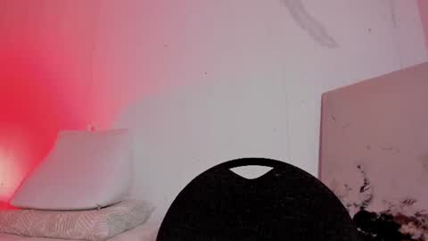 miiaawallace online show from August 2, 2:18 am