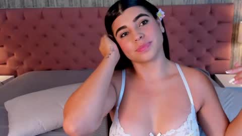 Mia online show from June 20, 4:01 am