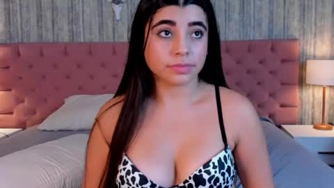 Mia online show from June 20, 11:10 am