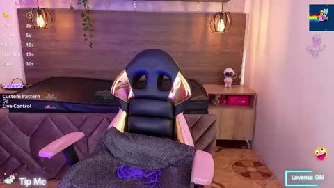 miiaboss online show from August 13, 2:42 pm