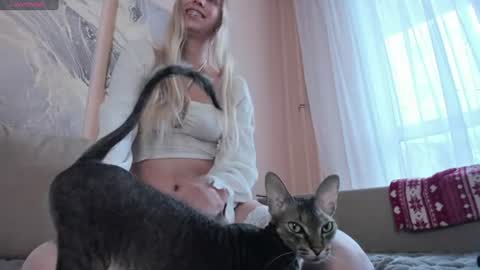 miissblonde online show from July 14, 3:33 am