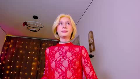 mikaella_nicole online show from August 10, 11:28 pm