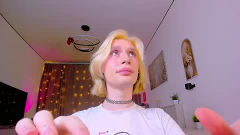 mikaella_nicole online show from August 12, 7:27 pm