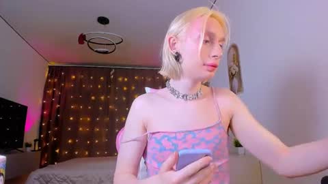 mikaella_nicole online show from August 15, 6:12 pm