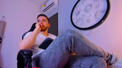 Mike  online show from August 13, 3:04 pm