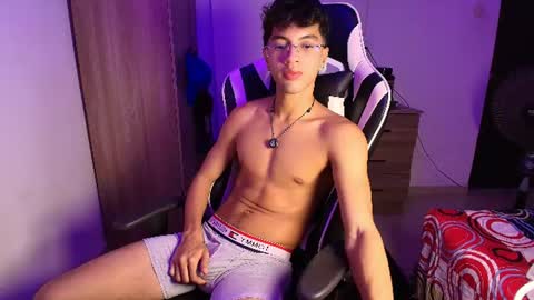 Mike Pineapple online show from August 6, 4:11 am