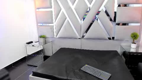 Mike Hunter online show from August 14, 11:52 pm