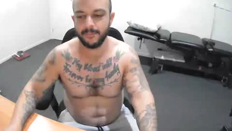 mikeyd87496034 online show from July 15, 7:42 am