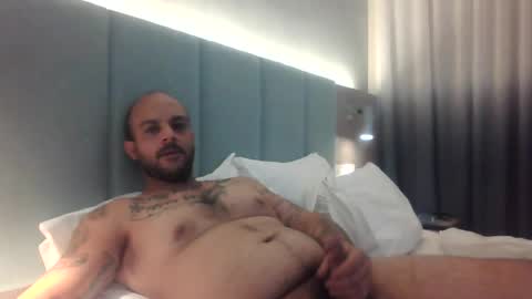 mikeyd87496034 online show from August 16, 5:06 pm