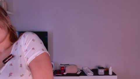 miki_liss online show from August 8, 7:41 am