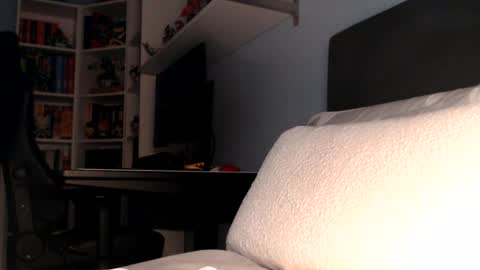 Miki online show from August 10, 1:01 pm