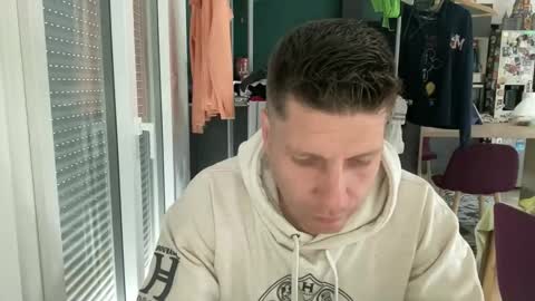 miklp8463 online show from April 13, 9:01 am