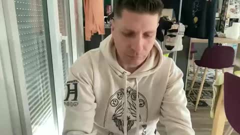 miklp8463 online show from April 13, 10:07 am