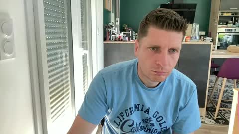 miklp8463 online show from May 22, 7:21 am