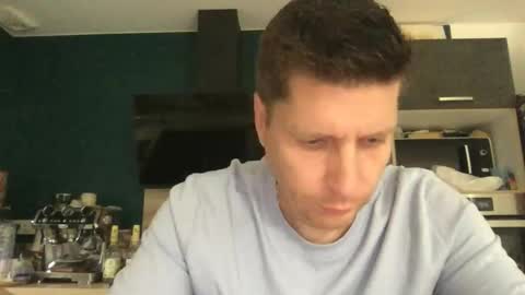 miklp8463 online show from June 2, 7:33 am