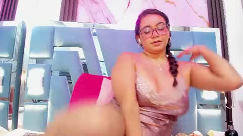mila_clum online show from August 12, 3:36 pm