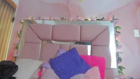 mila_grace_ online show from August 13, 12:13 am