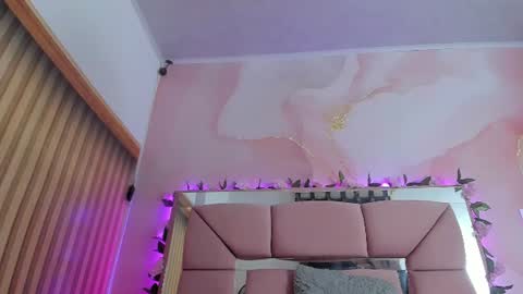 mila_grace_ online show from August 15, 12:25 am