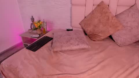 Mila Hudson  online show from August 4, 11:24 pm