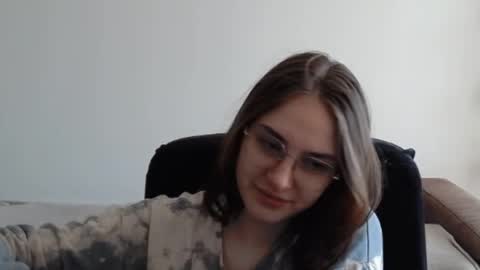 mila_keyy online show from April 17, 6:20 am
