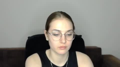 mila_keyy online show from April 19, 8:07 pm