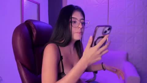 mila_koopeer online show from August 3, 9:33 pm