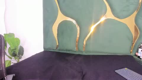 mila_petiteasm online show from August 11, 1:46 pm