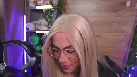 M I L A  online show from July 29, 1:40 pm