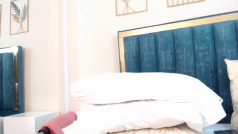 mila online show from August 12, 5:37 pm