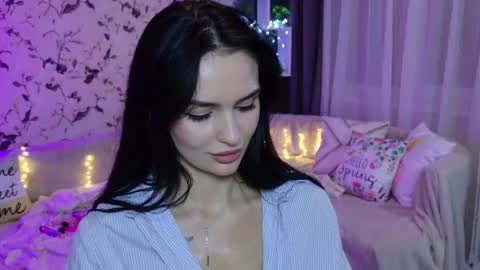 Mila online show from August 7, 8:31 pm