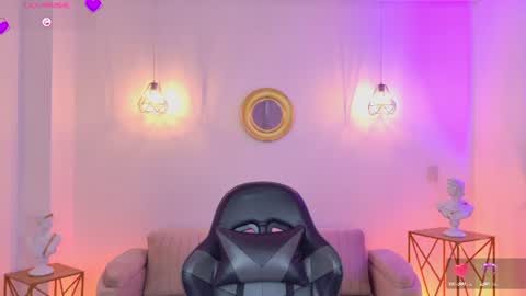 MilaCravee online show from August 9, 6:20 pm