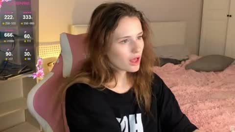 milaelin online show from August 15, 4:27 am