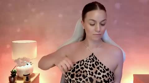Mila Fleur online show from July 18, 4:08 pm