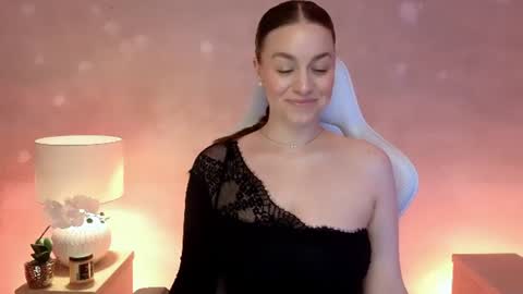 Mila Fleur online show from August 15, 2:10 pm