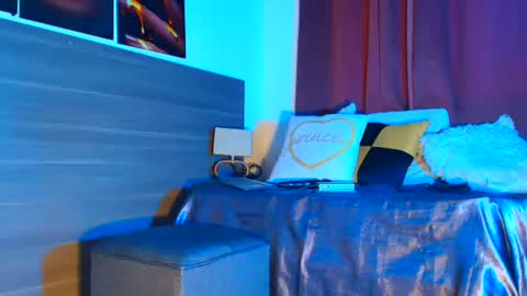 milahot23 online show from July 25, 4:33 pm