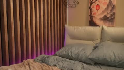 Mila online show from August 3, 11:01 pm
