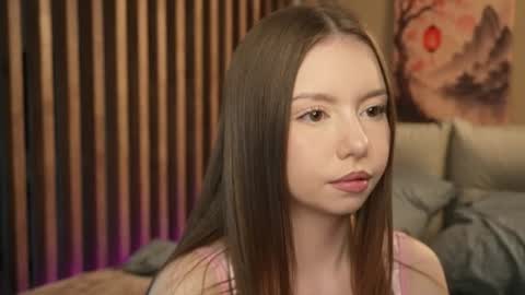 Mila online show from August 5, 3:10 pm