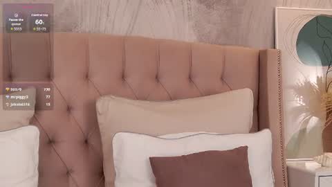 milaleoneli online show from August 12, 4:53 pm
