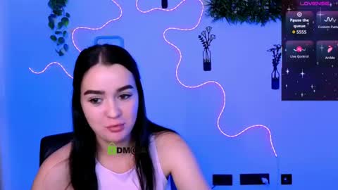 milamiuuu online show from August 5, 12:41 am