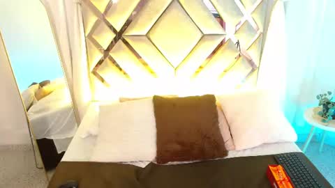 MilaMonroeXX online show from August 2, 4:41 am