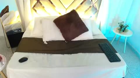 MilaMonroeXX online show from August 4, 4:42 am