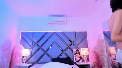 milan_lewiss online show from April 14, 12:45 pm