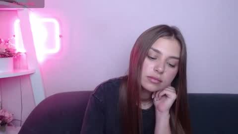 milanaangelas online show from August 8, 9:53 am