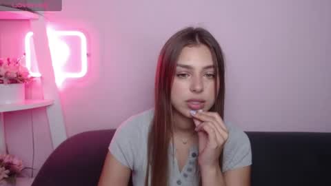milanaangelas online show from August 11, 4:36 am